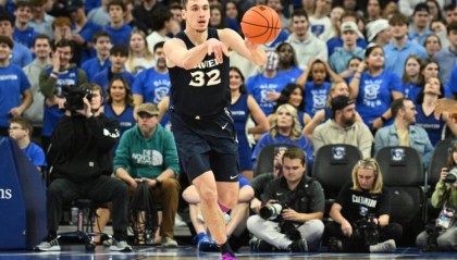 大学六年报销一年！名记：快船签下大龄落选前锋扎克-弗里曼托